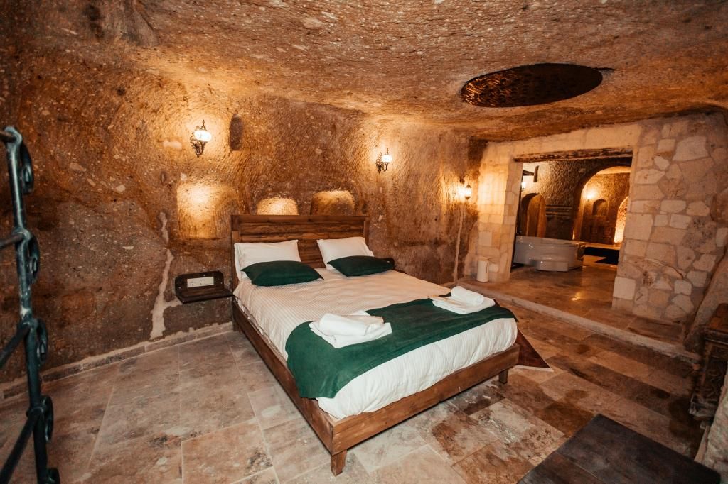 Vanessa Cave House — 5