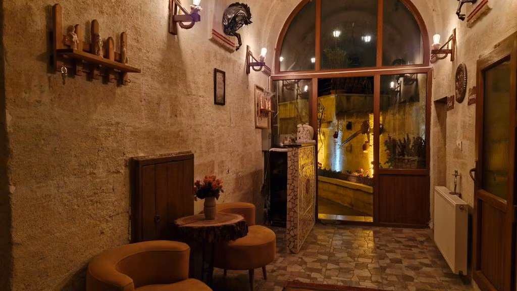 Vaveyla Cave Hotel — 3