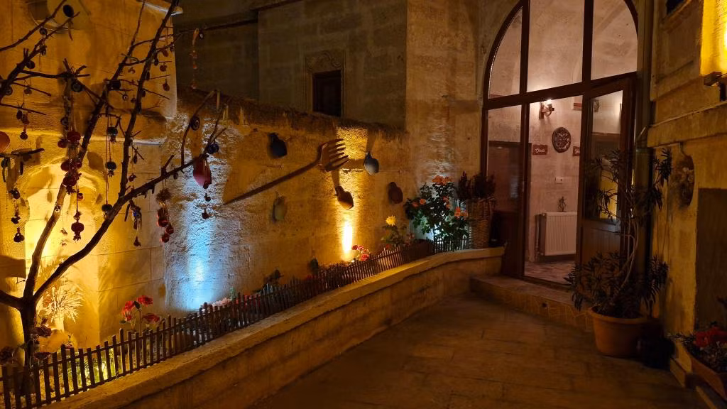 Vaveyla Cave Hotel — 4