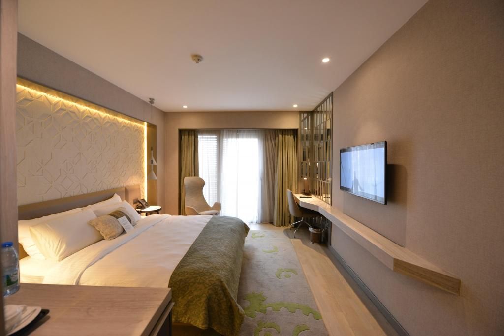 Waxwing Hotel — 8