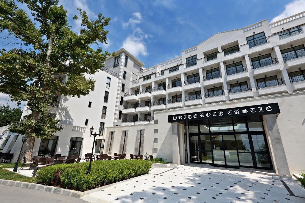White Rock Castle Suite Hotel and Wellness Club — 2