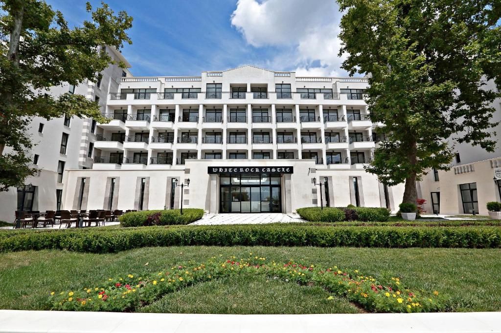 White Rock Castle Suite Hotel and Wellness Club — 3