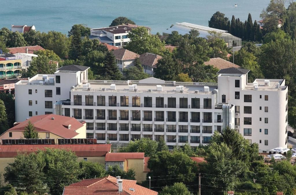White Rock Castle Suite Hotel and Wellness Club — 4