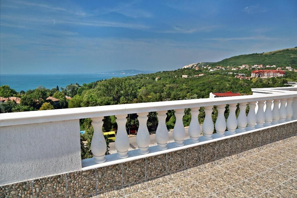 White Rock Castle Suite Hotel and Wellness Club — 7