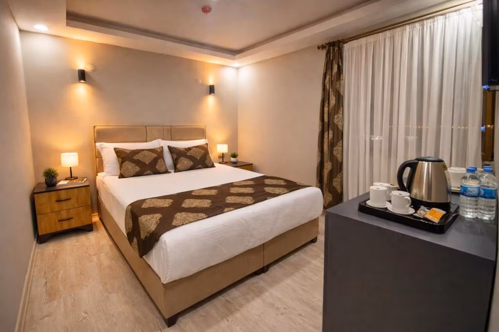 Whitestone Hotel  — 2