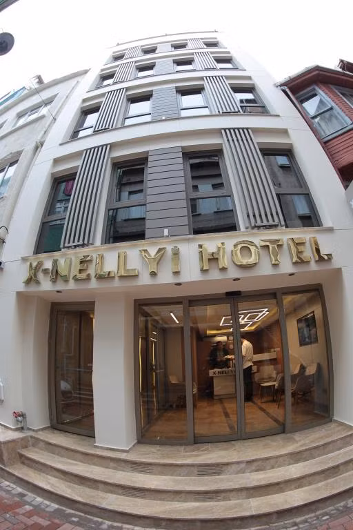 X-Nellyi Hotel — 4