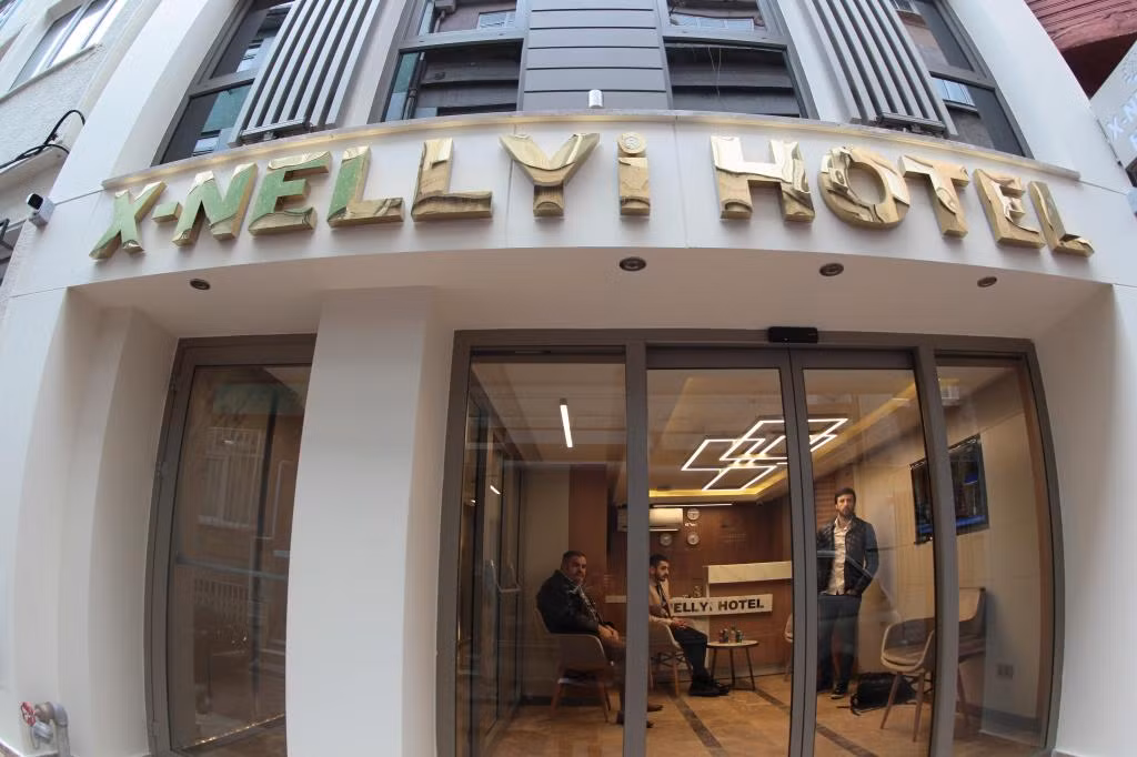 X-Nellyi Hotel — 8