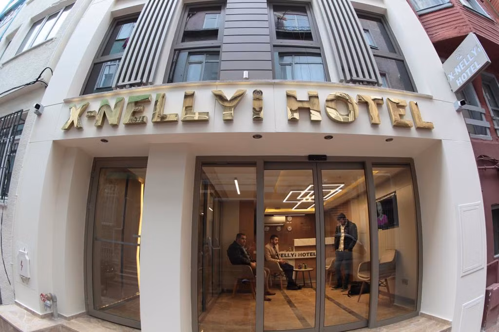 X-Nellyi Hotel — 9