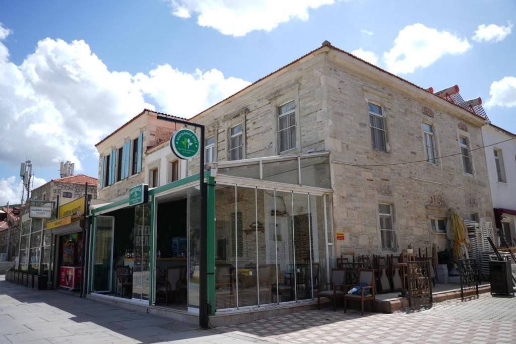 Yeni Foça Maydanoz Otel — 2