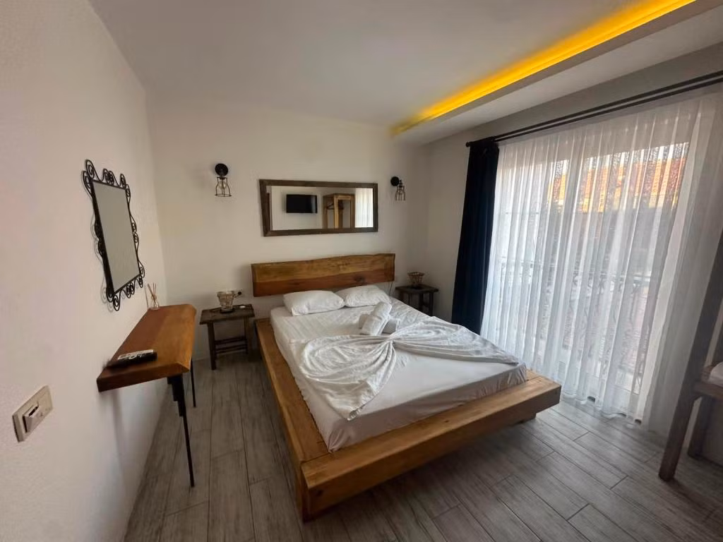 Yusuf Han Alaçatı 1 — 8