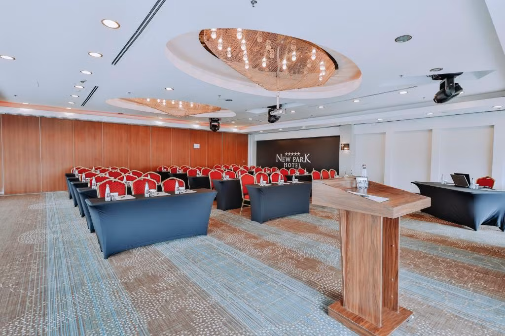 New Park Hotel  — 7