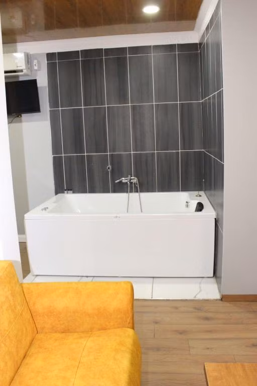 Avist Suit Hotel — 5