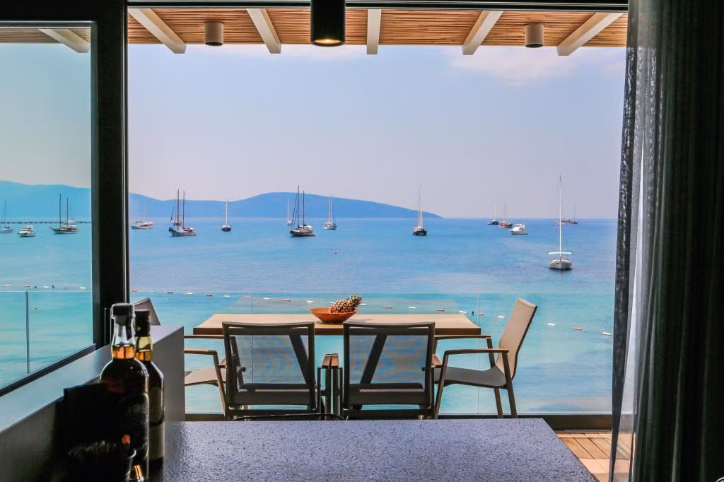 Surfer Caravan Gastro Pub & Suites — 9