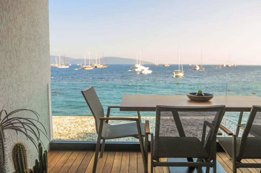 Surfer Caravan Gastro Pub & Suites — 8