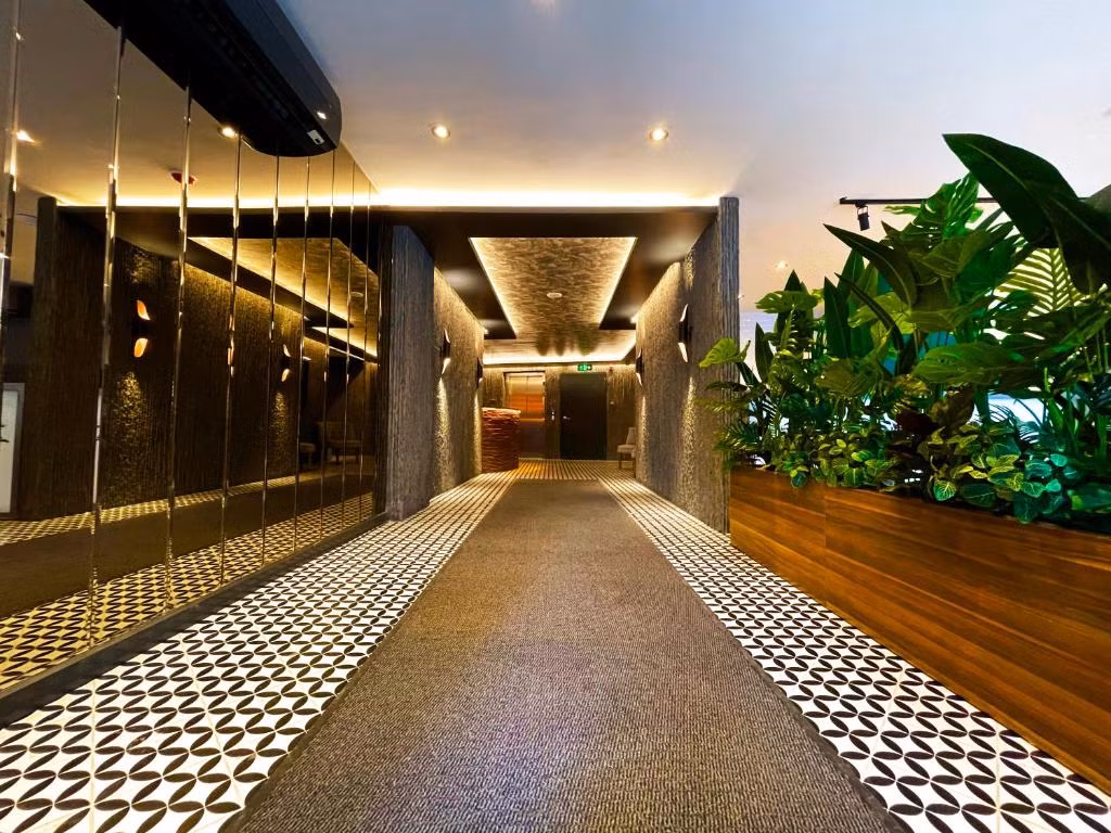 Weingart Hotel — 5