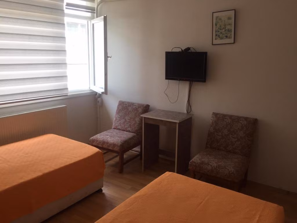 Otel Sarı — 7