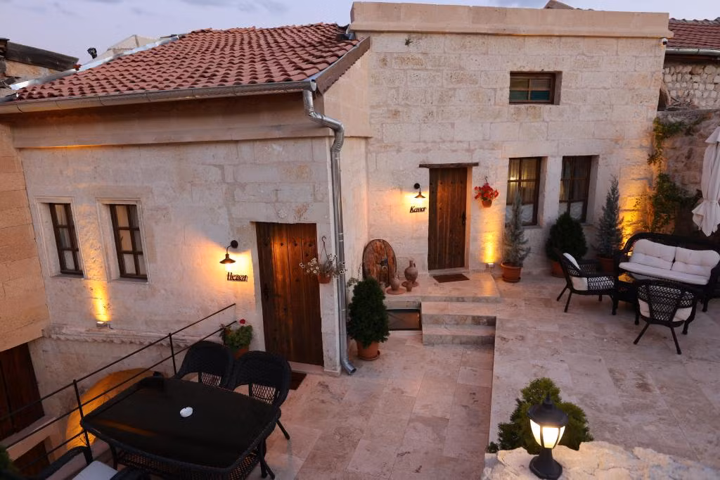 Shadow Cave House — 4