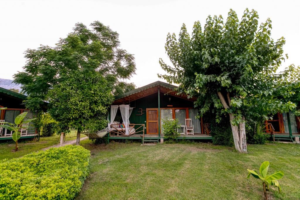 Etenna Beach Bungalow — 2