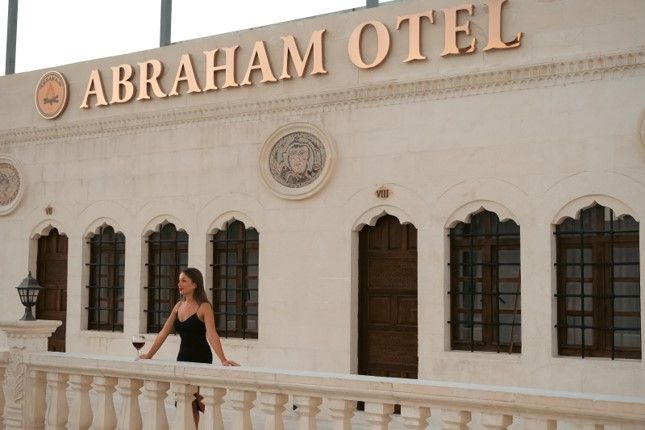 Abraham Otel — 9