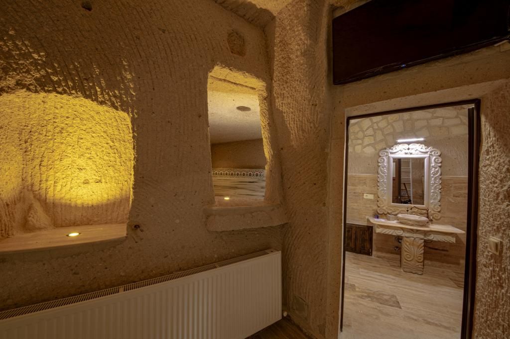 Farmer Cave House — 8