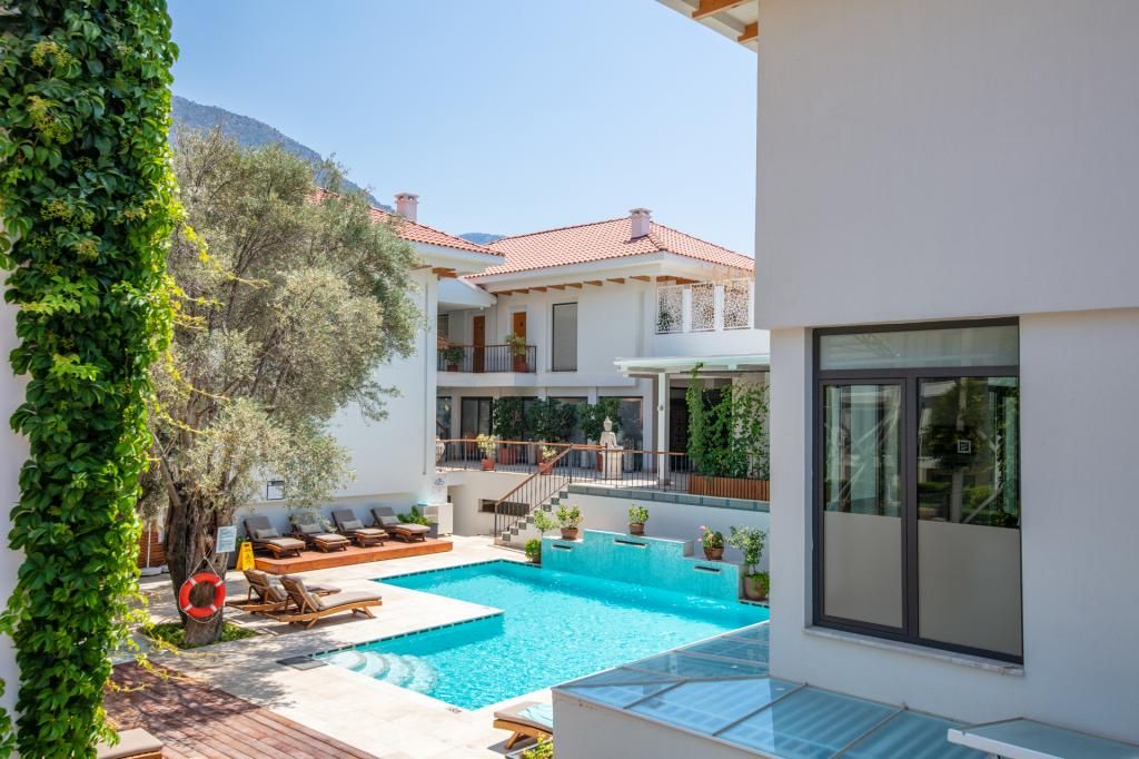 Ecclesia Boutique Hotel — 2