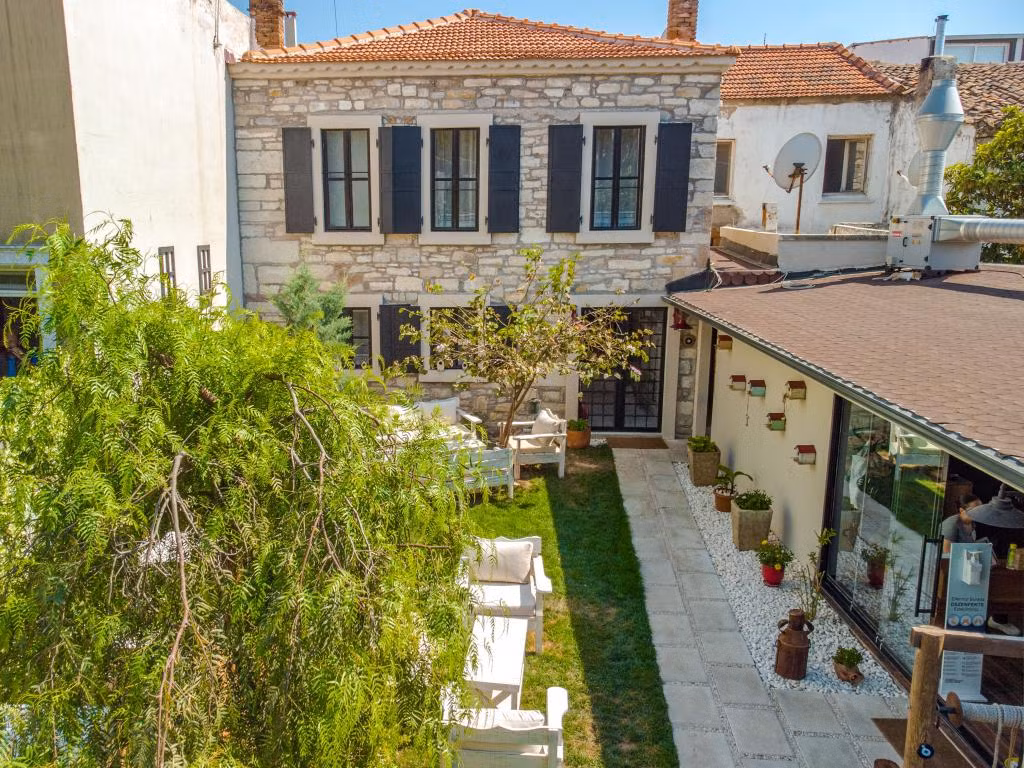 Urla Taş Konak Otel — 2