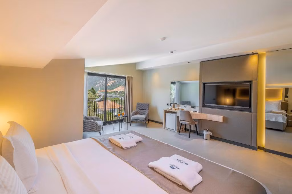 Seatown Hotel — 2