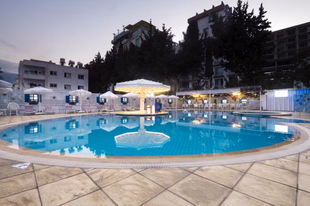 Sammys Hotel — 4