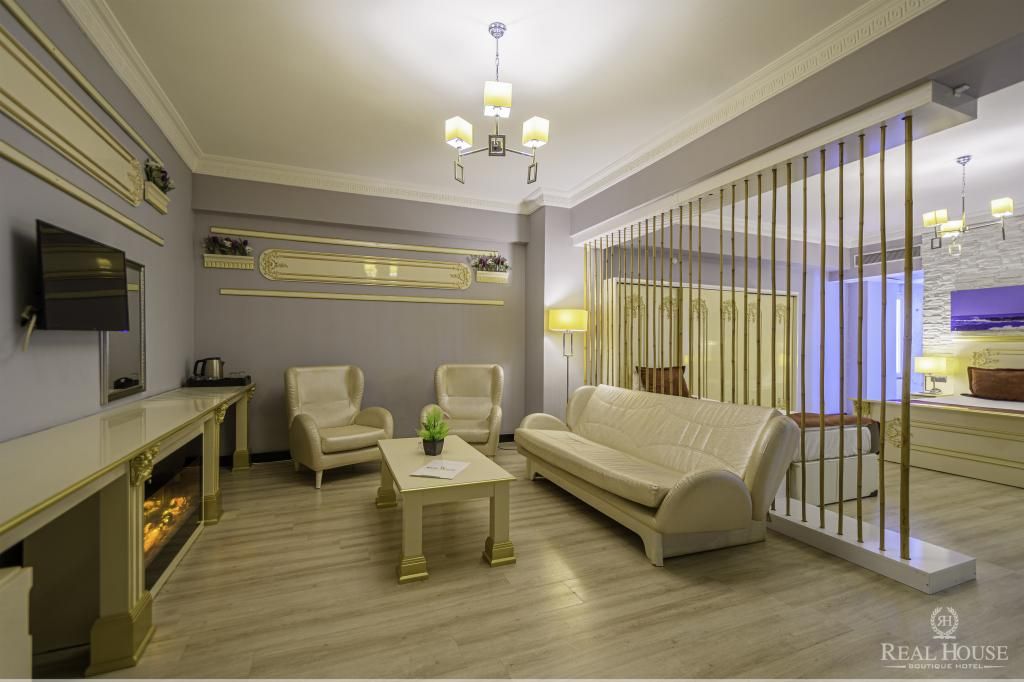 Real House Hotel — 2