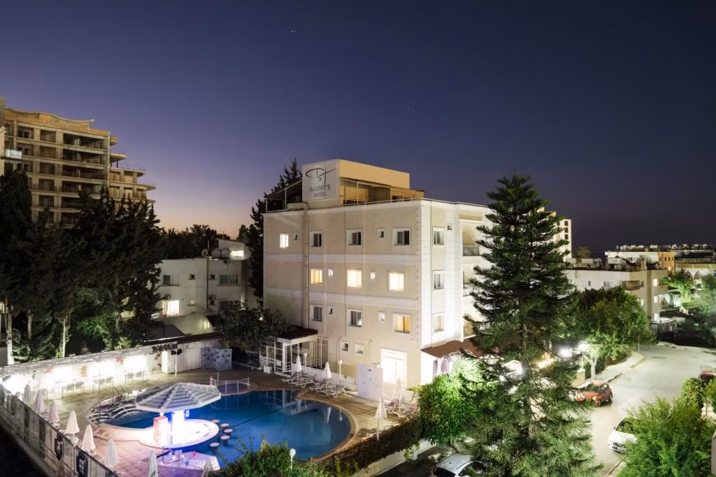 Sammys Hotel — 3
