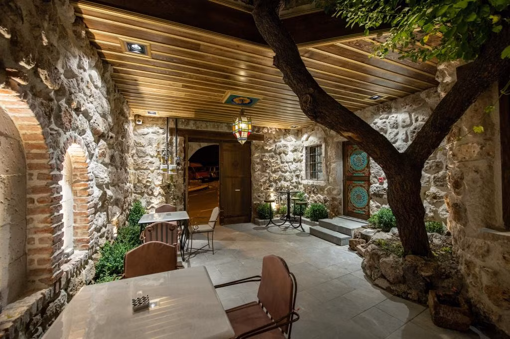 Foremanson Cave Hotel — 2