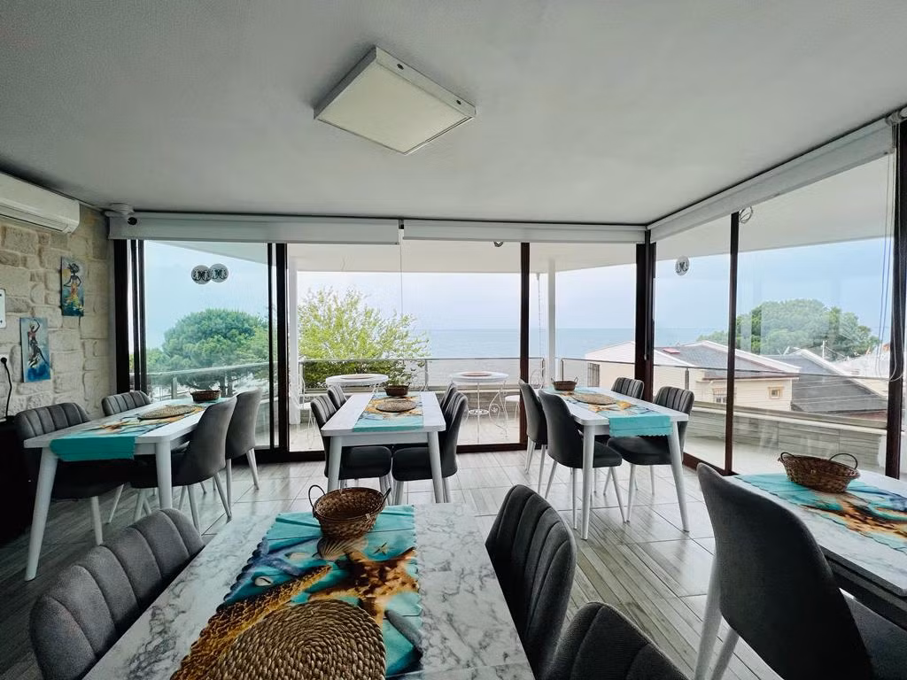 Ellawillasuit House — 2