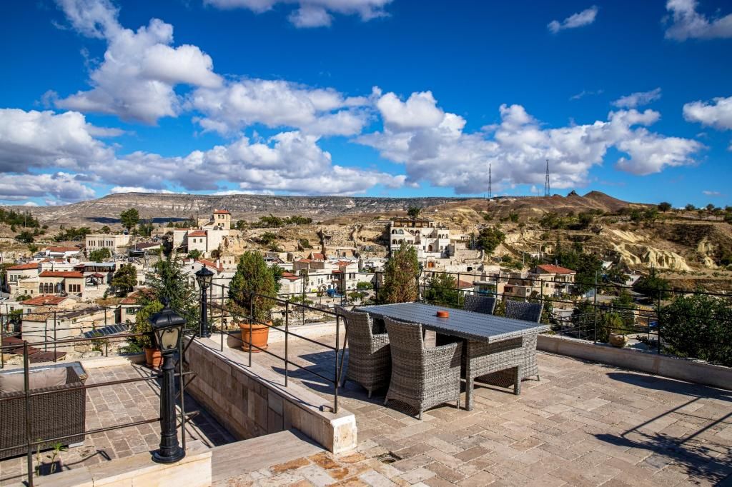 Sinasos Palace Cave Hotel Aşk Ve Mavi Konağı — 5