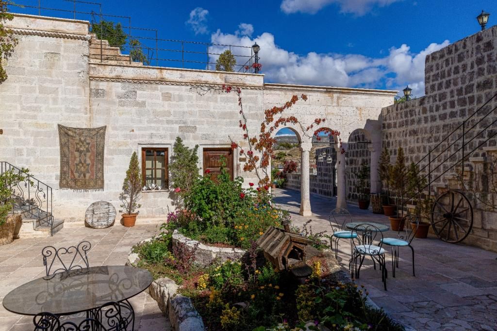 Sinasos Palace Cave Hotel Aşk Ve Mavi Konağı — 4