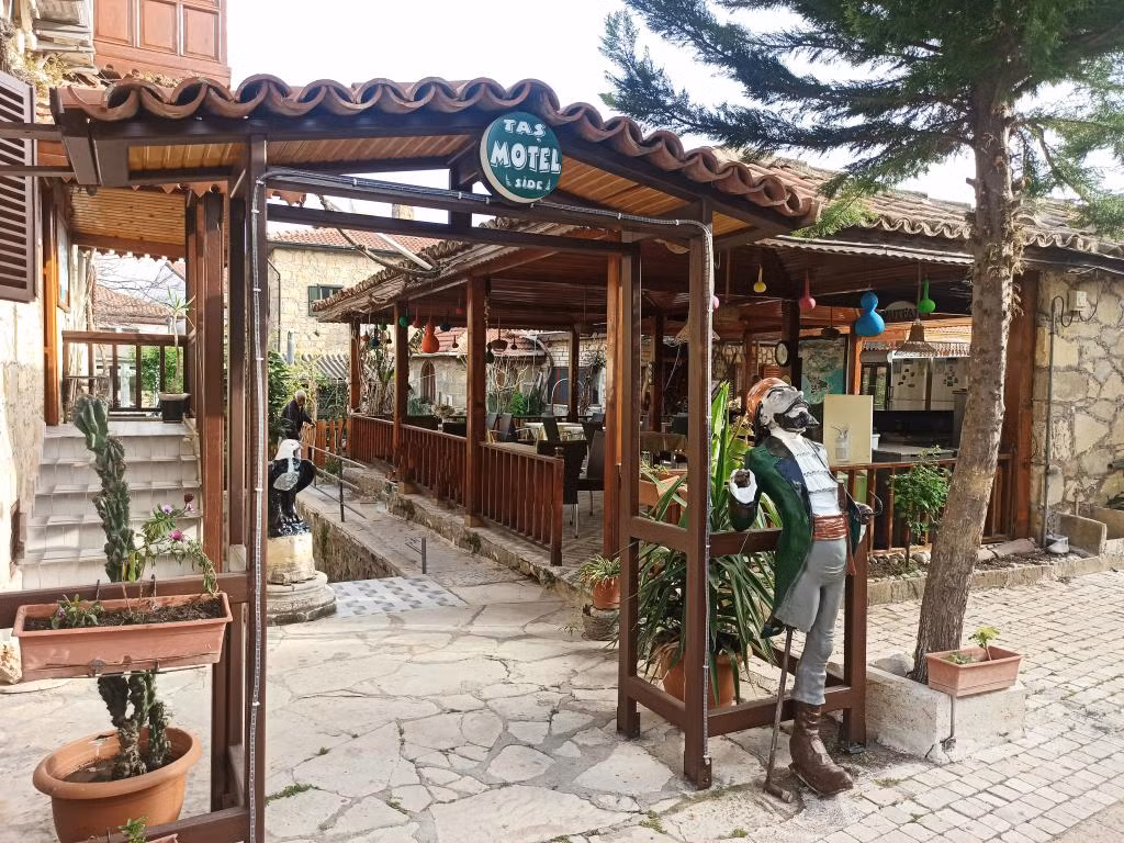 Taş Motel — 2