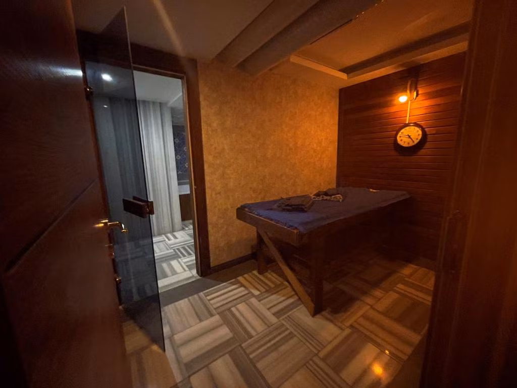 Le Luxe Suites Hotel & Spa — 4