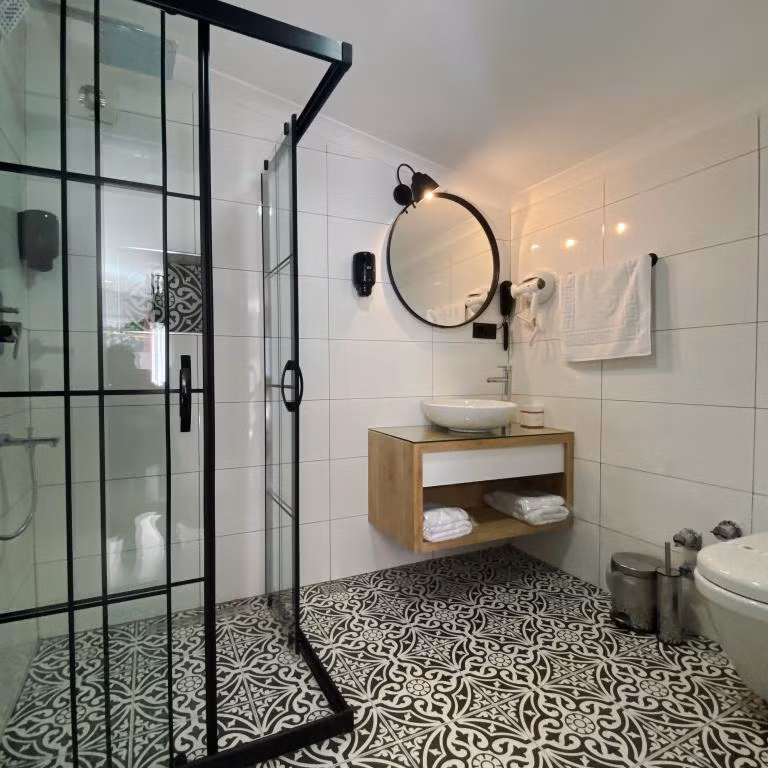 Lopera Deluxe Hotel — 8
