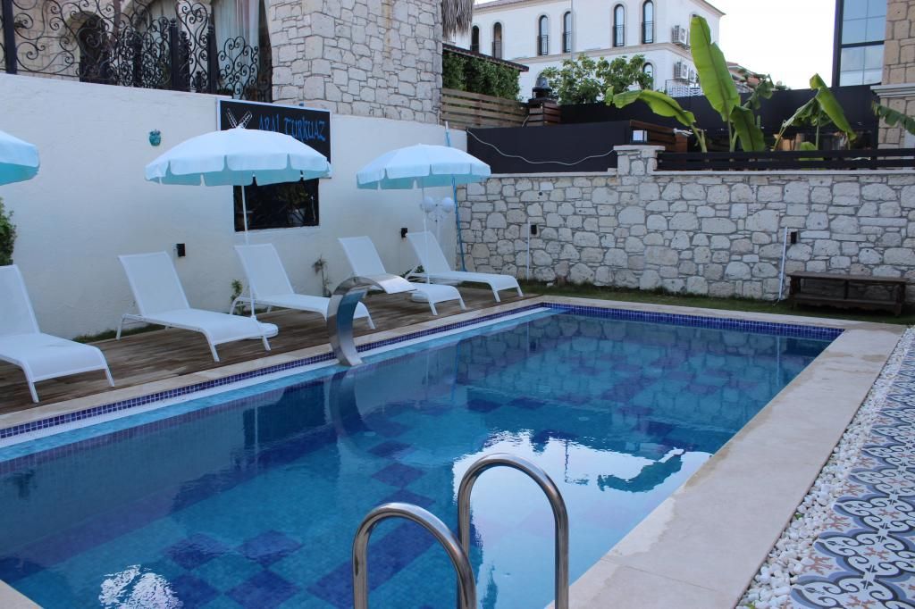 Aral Turkuaz Butik Otel Alaçatı — 6