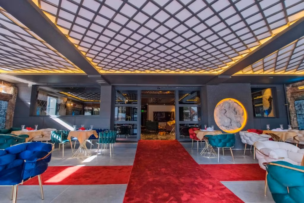 Moonday Hotel — 2