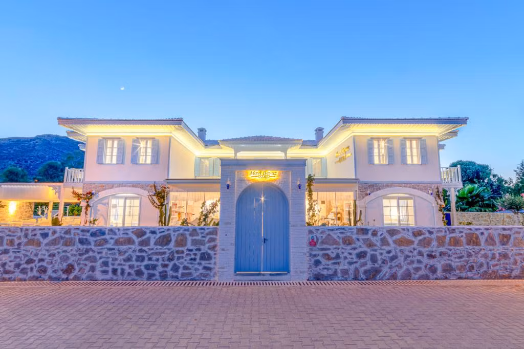 Mavi Beyaz Türkevi Otel (Datça Merkez) — 2