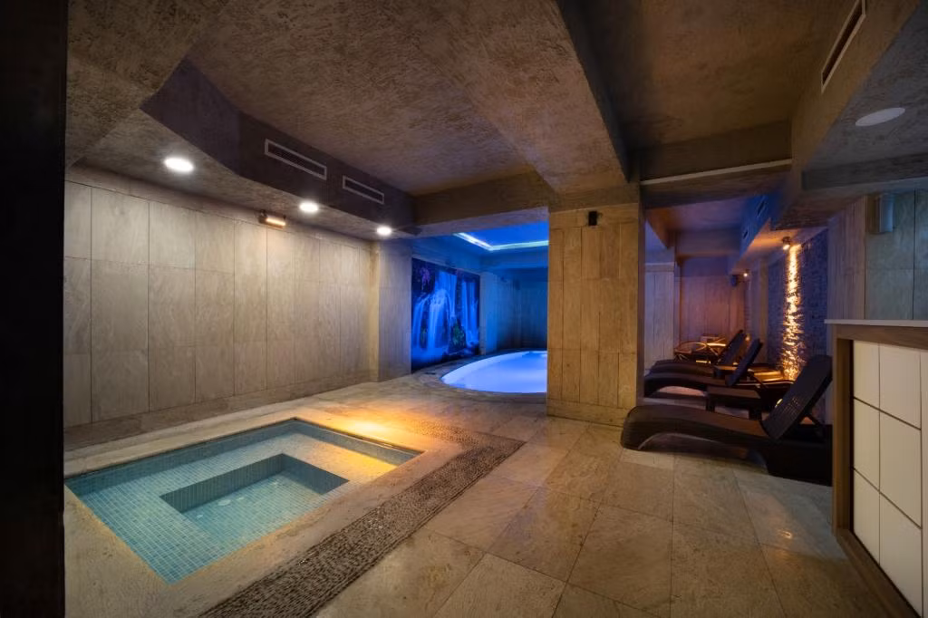 Orka Royal Hotel  — 5