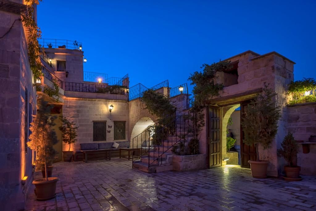 Sinasos Palace Cave Hotel Aşk Ve Mavi Konağı — 7