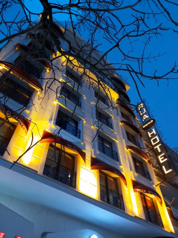 Rua World Hotel