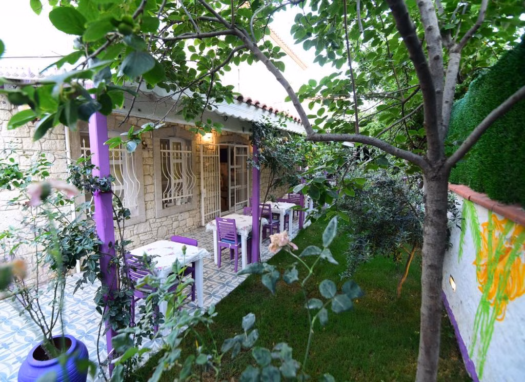 Mor Salkım Konağı Alaçatı  — 2