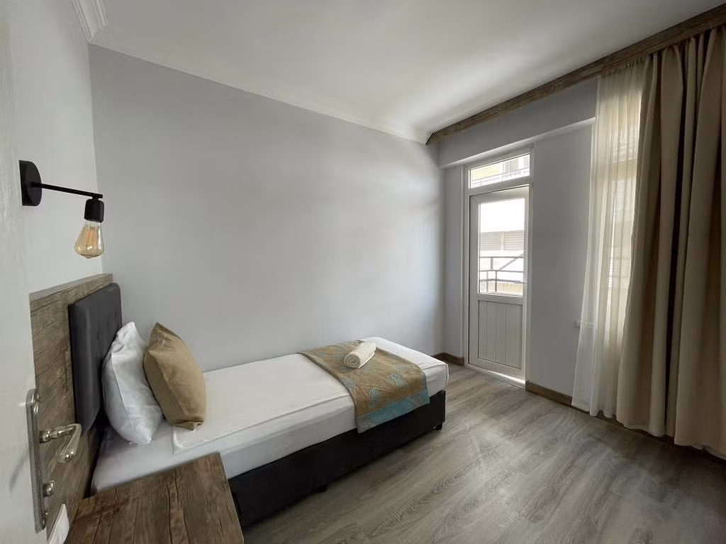 Seven City Hotel — 7