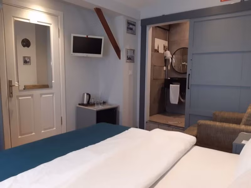 Corner Hot Hotel — 9
