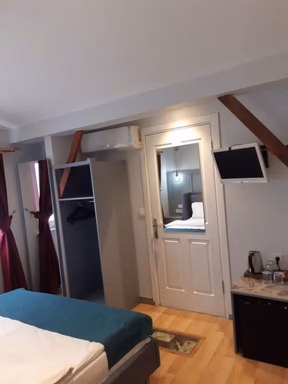 Corner Hot Hotel — 8