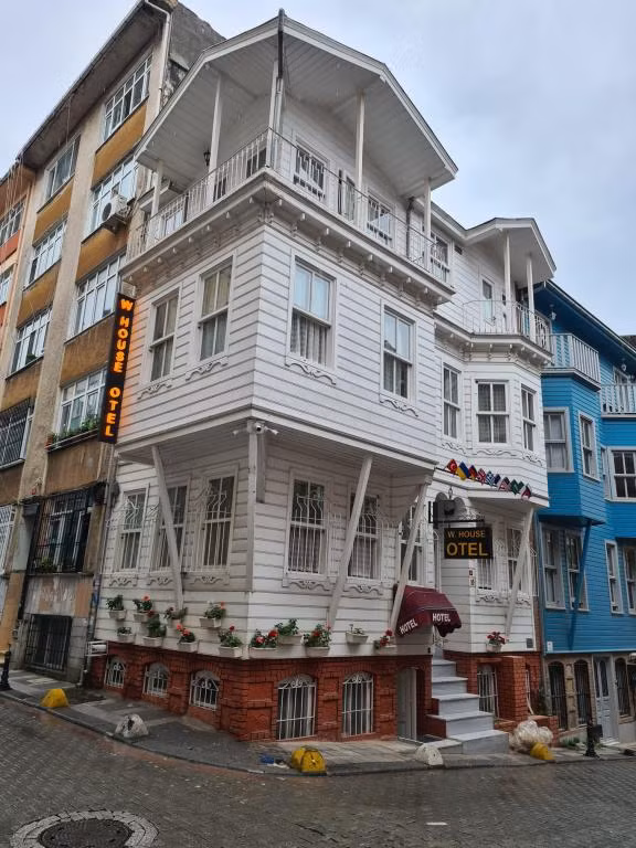 Kadıköy White House — 8