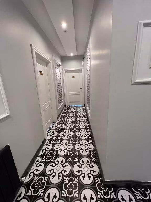 Beta Hotel — 4