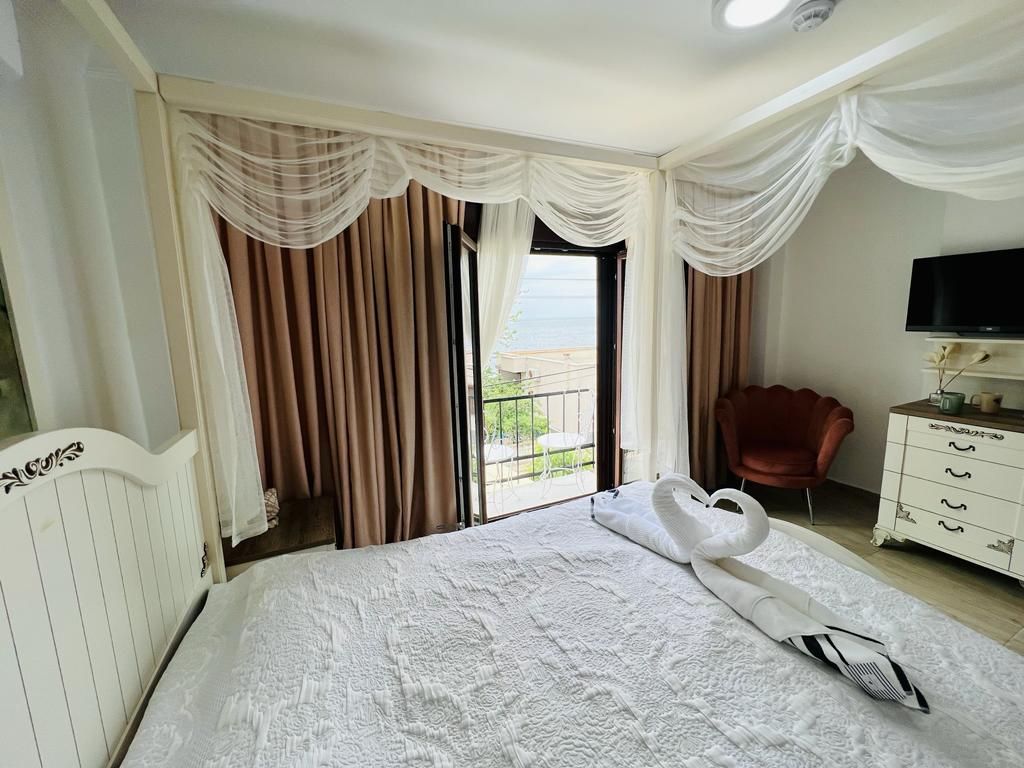 Ellawillasuit House — 8